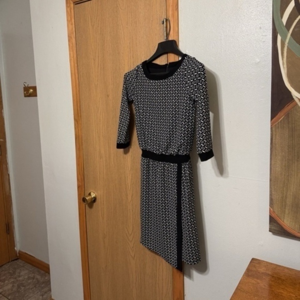 White House Black Market XXS w/Geometric Print Knee Length Blouson Dress - EUC